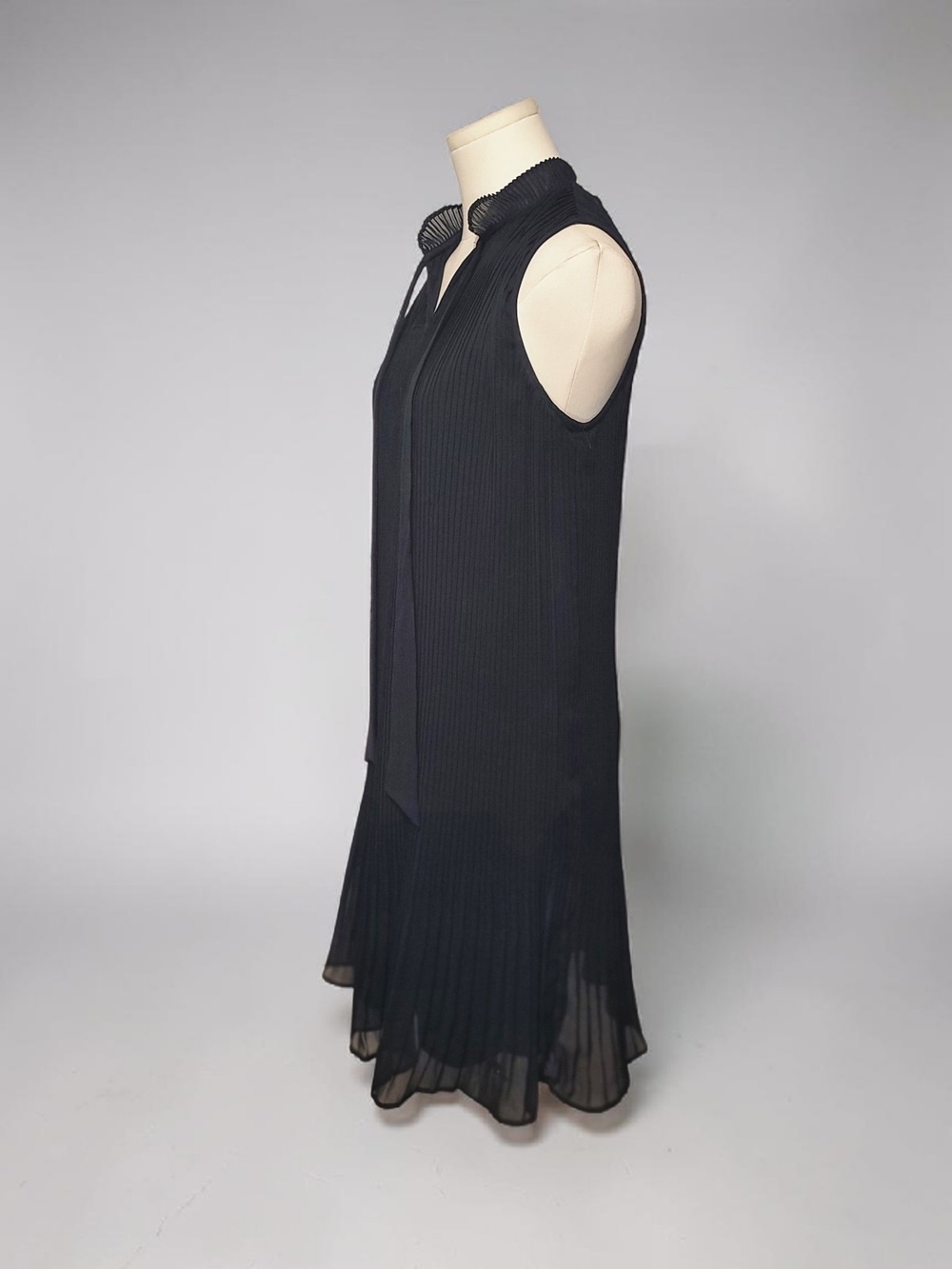 DKNY - Size 2 Sleeveless Black Pleated Lined Mini Dress - Picture 3 of 9